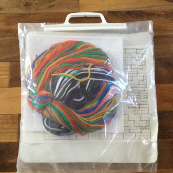 Vintage New in package needle point kit - Picture 3 of 3